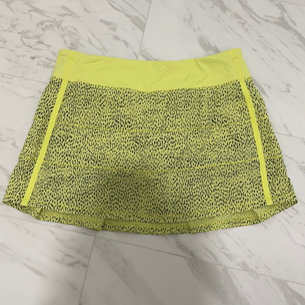 Lululemon Pace Rival Skirt. Shorts underneath. Excellent condition.